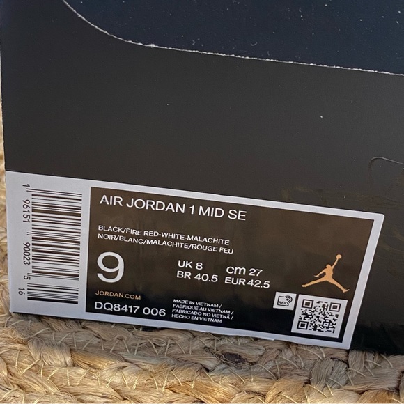 Nike Air Jordan 1 Mid SE Tennis Shoe NIB - Picture 4 of 12